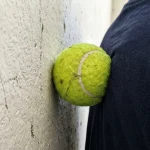 Punct misterios pe spate și un truc simplu cu mingea de tenis care restabilește sensibilitatea în câteva minute punct-misterios-pe-spate-si-un-truc-simplu-cu-mingea.webp.webp