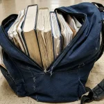 Un rucsac de școală cântărește ca o cărămidă și distruge încet postura copilului un-rucsac-de-scoala-cantareste-ca-o-caramida-si-distruge.webp.webp