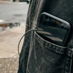 Un smartphone în buzunar te scutește de un moment de confuzie pe drum un-smartphone-in-buzunar-te-scuteste-de-un-moment-de.webp.webp